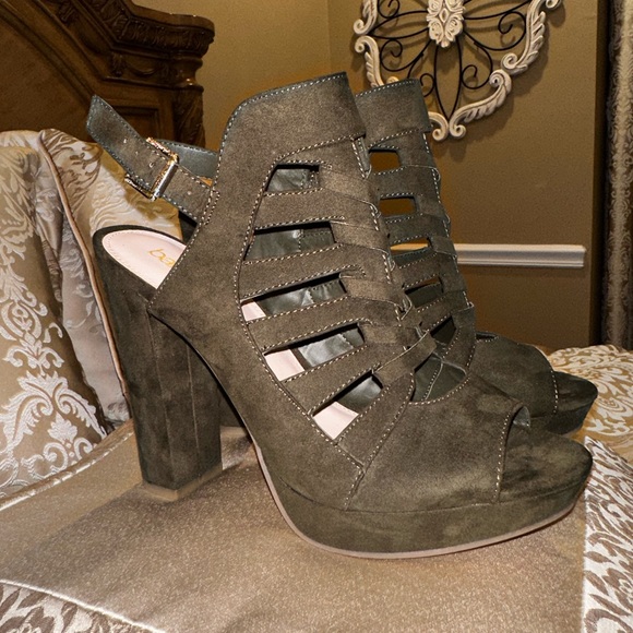 Never worn bar III shoes - Picture 1 of 3